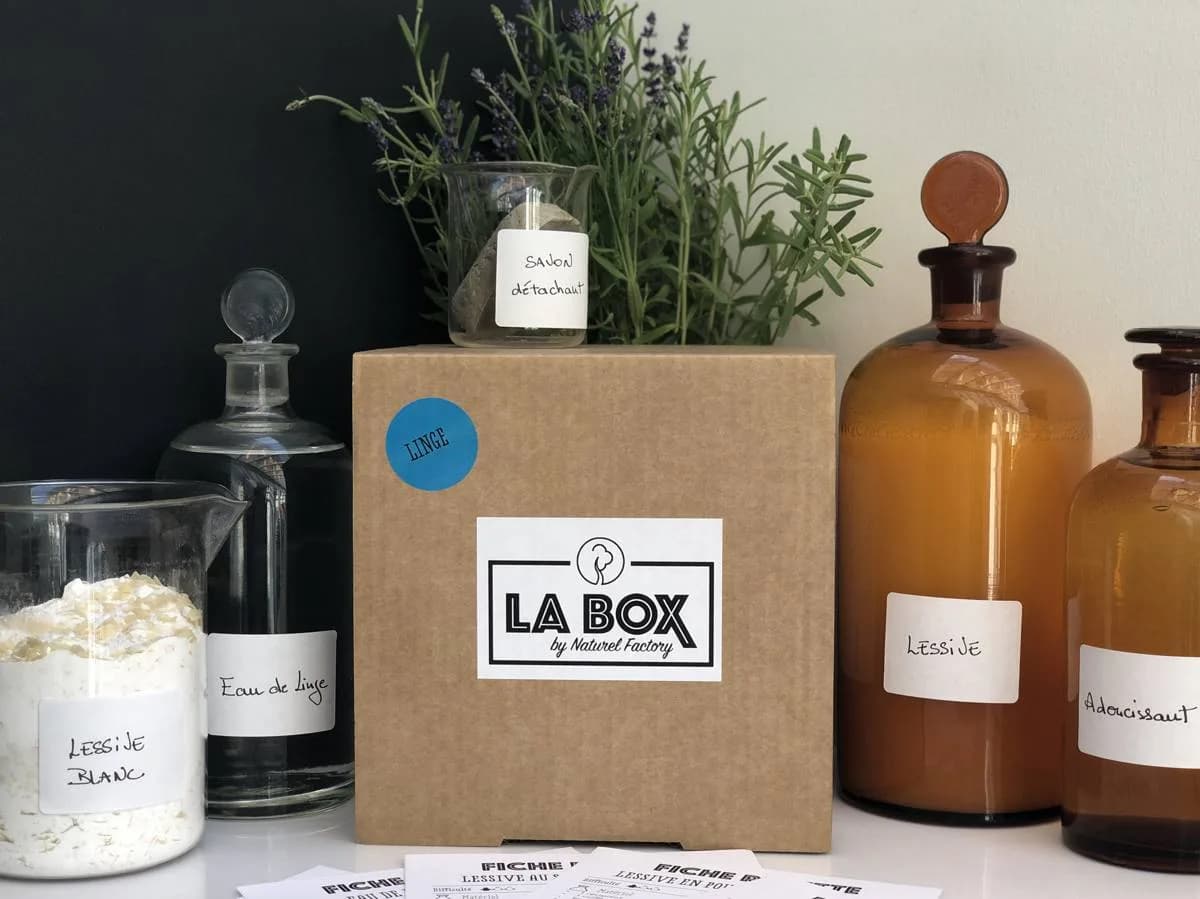 L'eau de linge maison à la lavande, à la fleur d'oranger ou au citron
