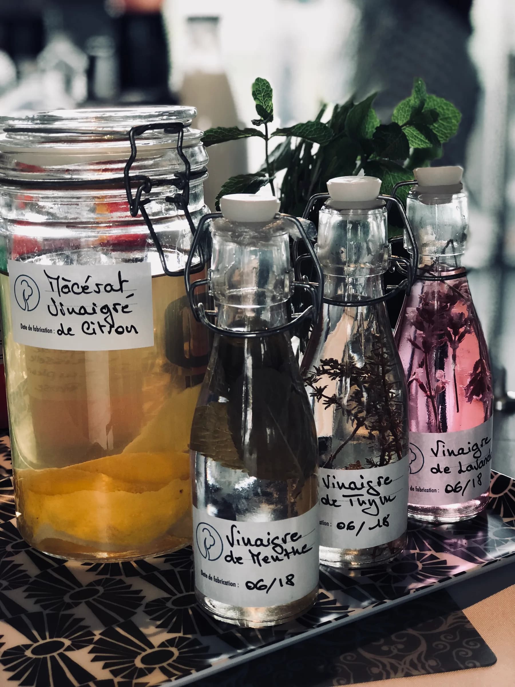 Vinaigre blanc, acide citrique et citron : les vertus des acides faibles