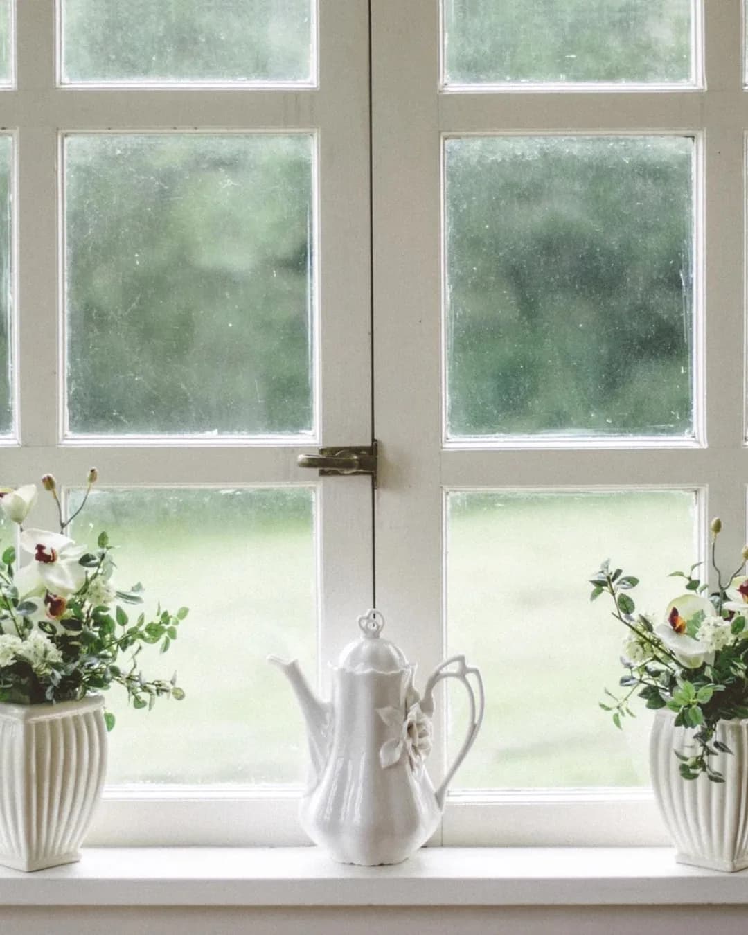 Nettoyer ses vitres au naturel : fécule, vinaigre et cendre de bois